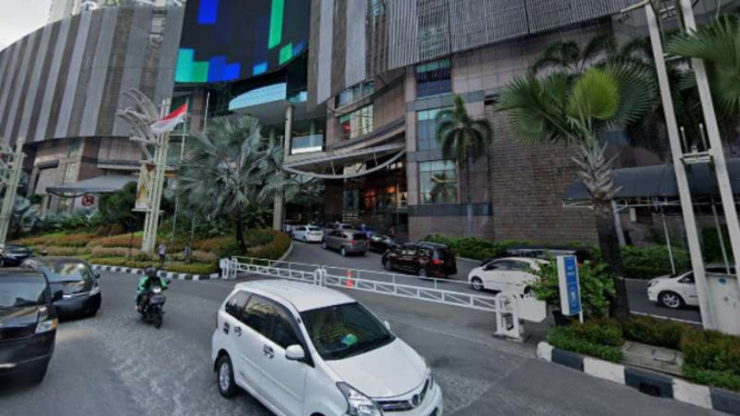 Depan Mal Taman Anggrek, Jakarta Barat.