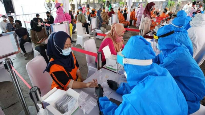 Rapid test massal di Tanah Abang