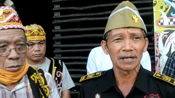Para tetua adat tak terima putri Dayak dinikahi diam-diam.