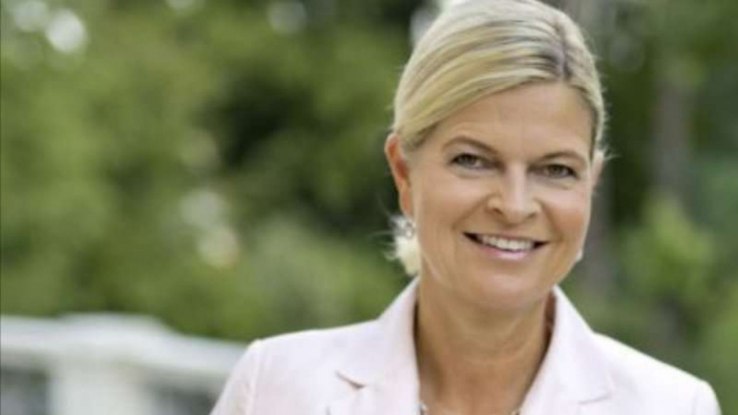 VIVA Militer: Menhan Austria, Klaudia Tanner