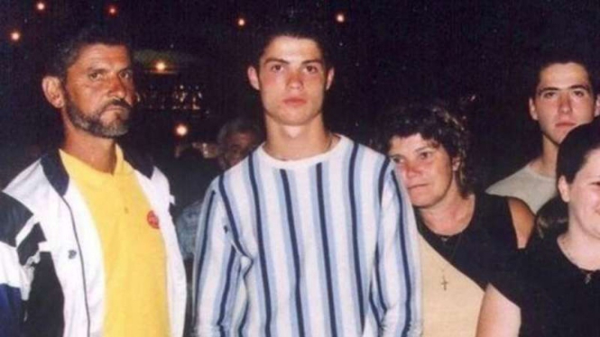 Cristiano Ronaldo bersama ayahnya, Jose Dinis Aveiro.