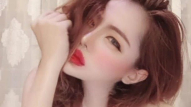 Wanita pose seksi