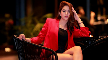 Pose Hana Hanifah