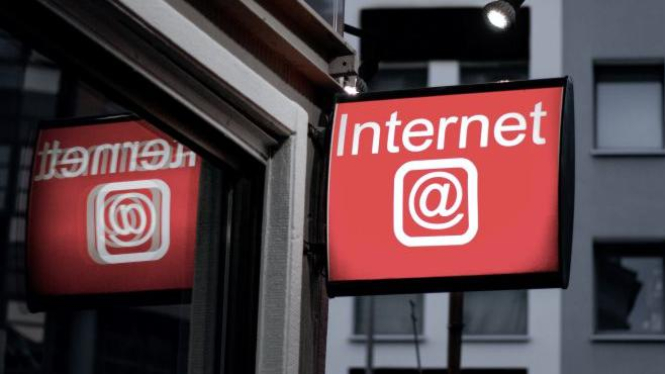 Perbedaan Internet Dedicated dan Up To Shared Bandwidth | Saat ini jaringan internet sudah semakin luas tersedia untuk banyak orang.