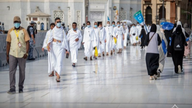 Jemaah haji usai melaksanakan Tawaf Qudum di Masjidil Haram