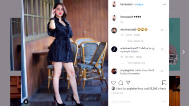 Pose cantik di postingan teranyar Instagram Hana Hanifah