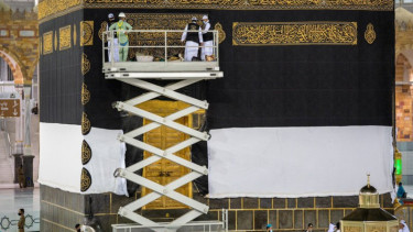 Proses penggantian kain Kiswah Kabah di Masjidil Haram