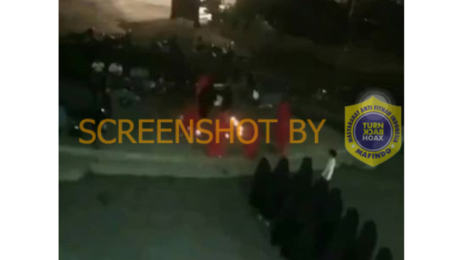 Tangkapan layar (screenshot) unggahan atas sebuah video yang diklaim sebagai kegiatan kelompok/sekte pemuja setan di satu kampus swasta di Bandung.