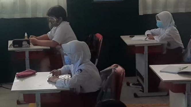 Ilustrasi mengajar di Sekolah Dasar