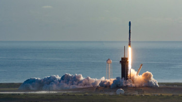 SpaceX akan meluncurkan 57 Satelit Starlink.