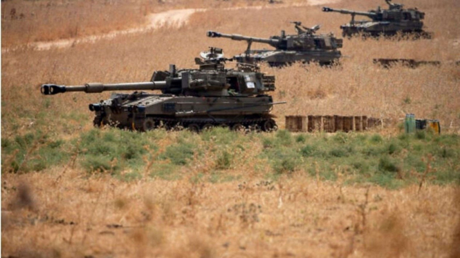 VIVA Militer: Tank Tentara Israel Bersiaga Disepanjang Perbatasan Lebanon