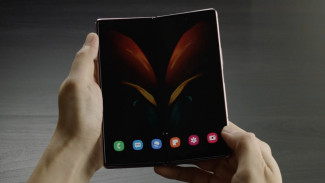 Ini Beda Samsung Galaxy Z Fold 2 dengan Pendahulunya