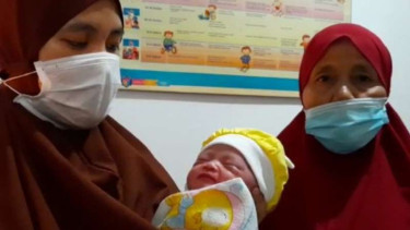 Penemuan bayi di Palmerh, Jakarta Barat.