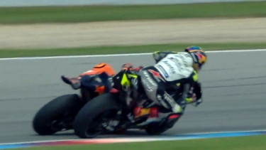 Pol Espargaro disenggol Johan Zarco di MotoGP Ceko
