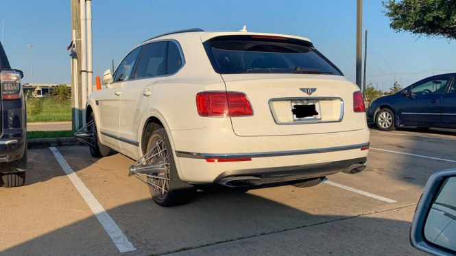 SUV mewah Bentley pakai pelek unik