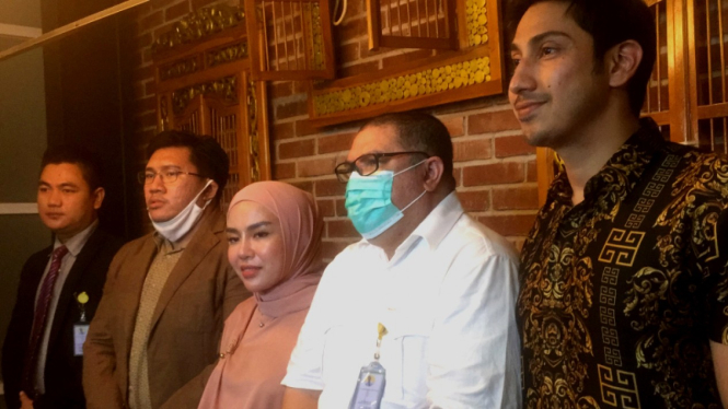 Medina Zein dan Lukman Azhari beserta Tim Kuasa Hukum