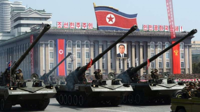 VIVA Militer: Parade kendaraan lapis baja militer KOrea Utara (Korut)