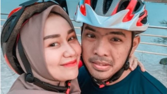 Putra Siregar dan Istri, Septia Yetri Opani