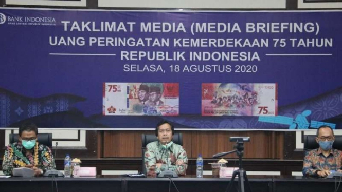  Kepala Kantor Perwakilan BI Provinsi Sumut, Wiwiek Sisto Widayat (tengah)