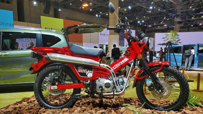 Motor bebek Honda CT125