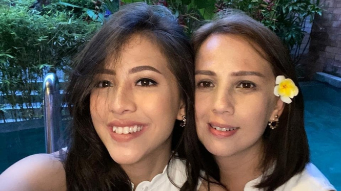 Adhisty Zara dan ibunya