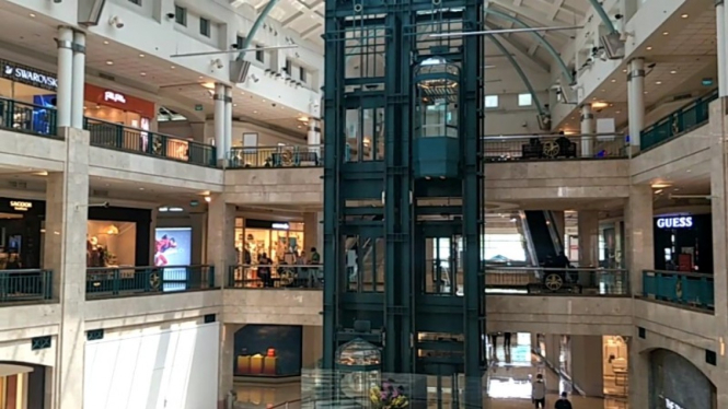 Suasana mal Plaza Senayan, Jakarta, Kamis 20 Agustus 2020