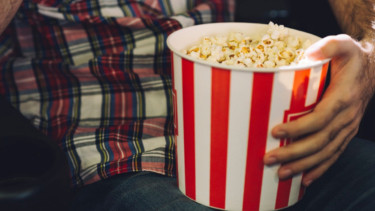 Ilustrasi bioskop/popcorn/menonton film.