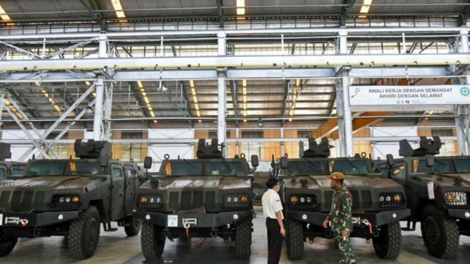 VIVA Militer: Danpussenarmed Kunjungan ke PT Pindad