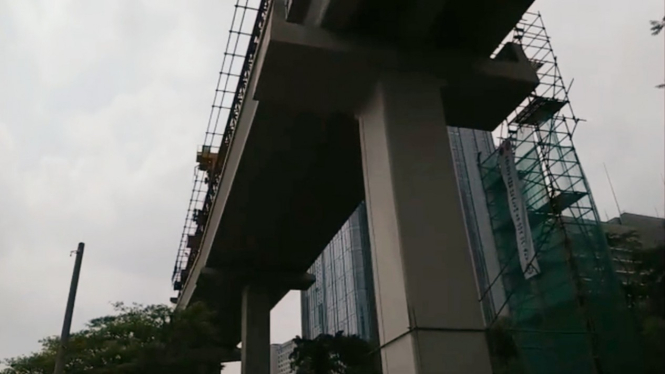 Pemasangan U-Shape Girder terakhir proyek LRT Jabodebek fase I
