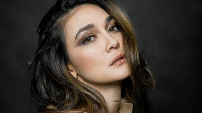 Luna Maya.