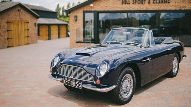 Mobil Aston Martin DB6 dijual online