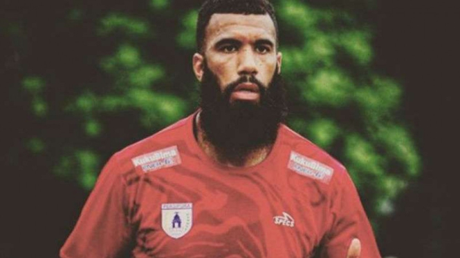 Bomber Persipura Jayapura, Sylvano Comvalius.