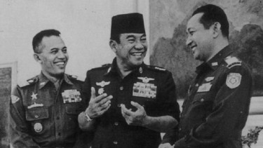 VIVA Militer: Jenderal Nasution (kiri) Bersama Presiden Soekarno 