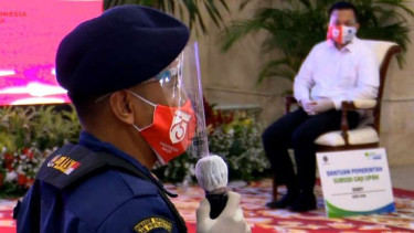 Petugas Damkar penerima subsidi gaji Rp600 ribu.