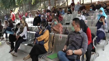 Antrean pemohon perceraian di Pengadilan Agama (foto ilustrasi)