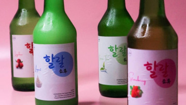 Soju halal buatan Sovi dan Rinda.