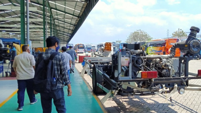 Pabrik karoseri di PT Adiputro Wirasejati di Jalan Raya Balearjosari, Blimbing, Malang.