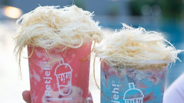 Minuman kekinian dengan rambut nenek.