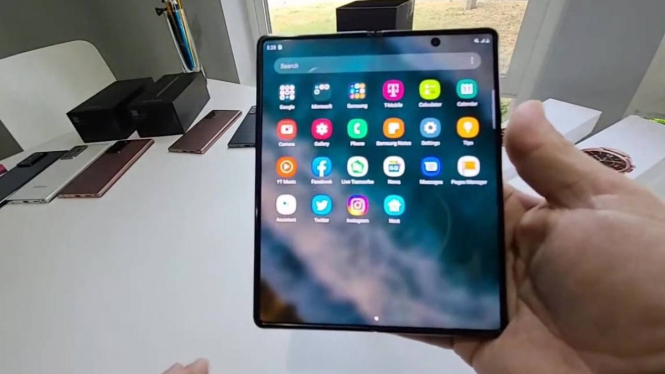 Samsung Galaxy Z Fold 2