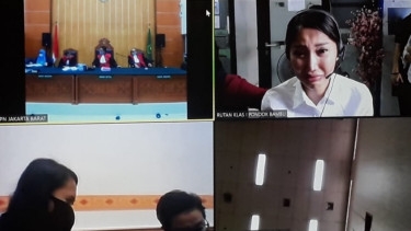 Lucinta Luna menangis saat jalani persidangan.