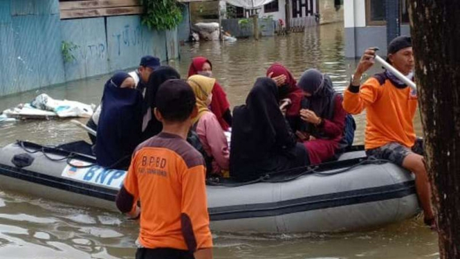 Proses evakuasi warga terdampak banjir di Kalimantan Selatan