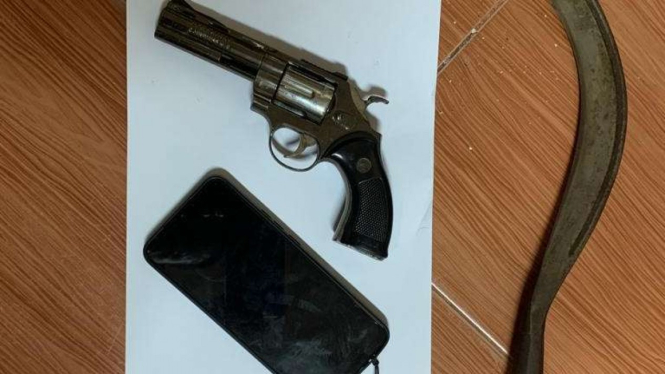 Barang bukti begal sadis di Tambora, Jakarta Barat.