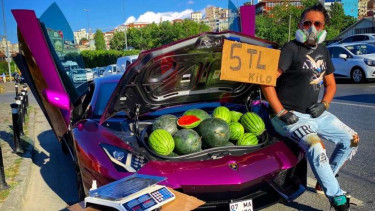 Lamborghini Aventador dipakai jualan buah semangka