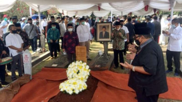 Pemakaman mantan Mendiknas Abdul Malik Fadjar di TMP Kalibata