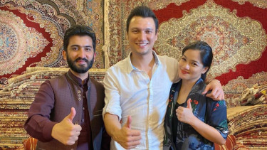 Christian Sugiono-Titi Kamal ikutan berburu karpet mewah Albarkat Carpet