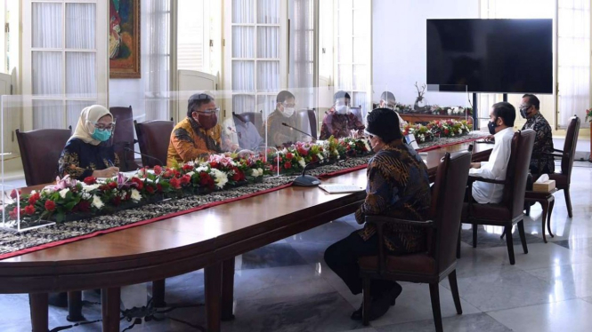 Presiden Joko Widodo Saat Menerima Tim Vaksin Merah Putih di Istana Bogor tahun lalu.