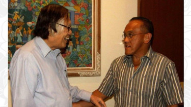 Jakob Oetama bersama Aburizal Bakrie