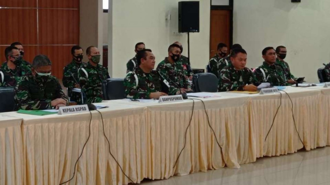 Konferensi pers kasus penyerangan Polsek Ciracas di Puspom TNI.