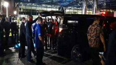 Jenazah Jakob Oetama tiba di gedung Kompas Gramedia untuk disemayamkan, Rabu malam, 9 September 2020.