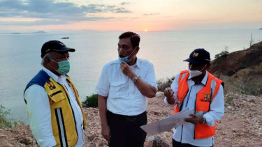 Menko Maritim Luhut Pandjaitan dan Menteri PUPR Basuki di Labuan Bajo.